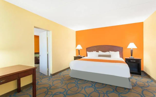 photo 5 of Howard Johnson Inn Suffern