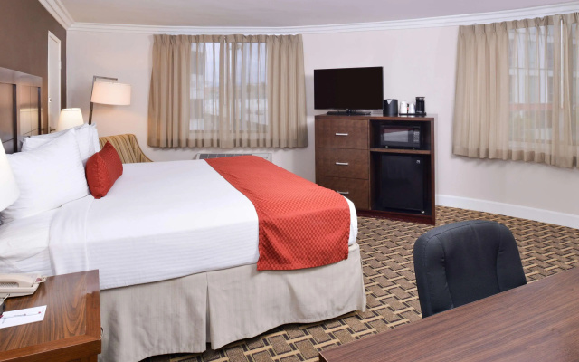 photo 3 of Best Western Plus LA Mid Town Hotel