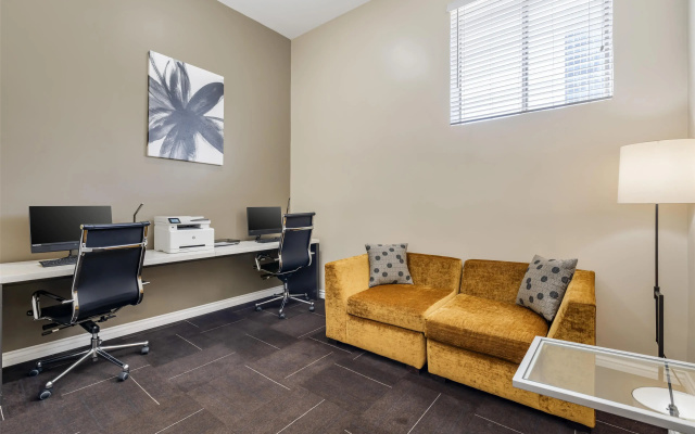 photo 4 of Best Western Plus LA Mid Town Hotel