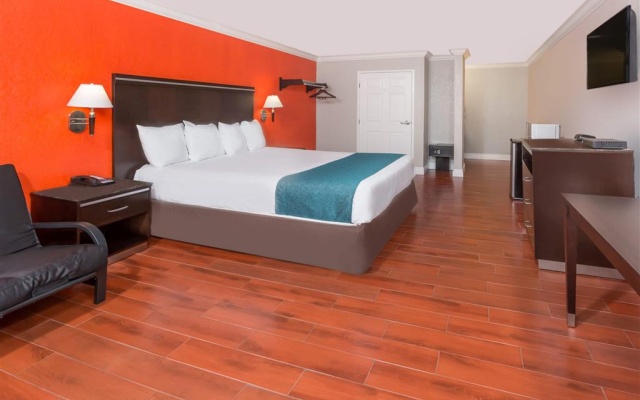 photo 2 of Howard Johnson by Wyndham Orange Hotel & Suites