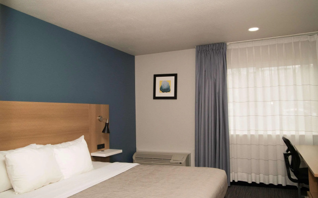 photo 3 of Howard Johnson by Wyndham Portland Airport