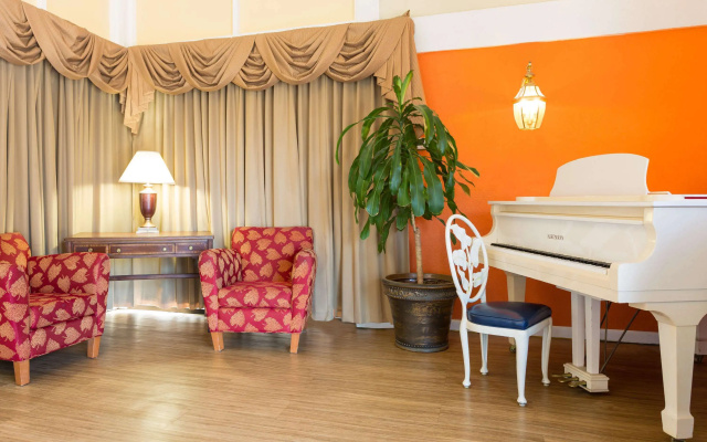photo 2 of Howard Johnson by Wyndham Williamsburg