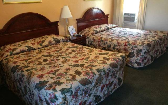 photo 2 of Howard's Motel