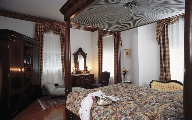 photo 4 of Hubbard Mansion B&B