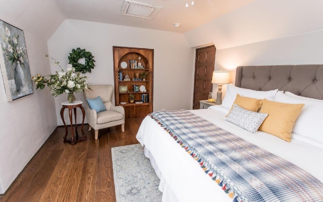 photo 4 of Hummingbird Estate Wine & Suites
