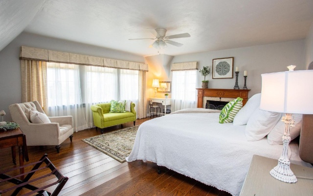 photo 5 of Hummingbird Estate Wine & Suites