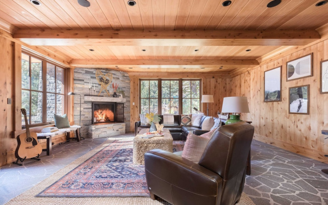 photo 2 of Hunter by Avantstay Award-winning Riverfront Cabin 5 Minutes From Palisades