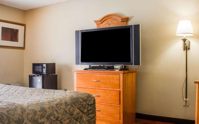 photo 4 of Rodeway Inn Huntington Station - Melville