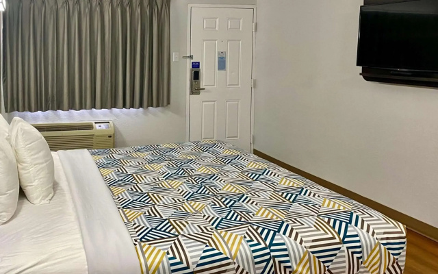 photo 4 of Motel 6 Huntington, WV