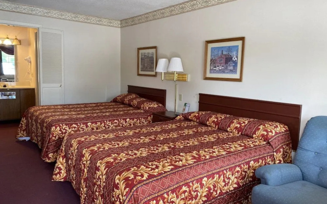 photo 5 of Huntington Inn