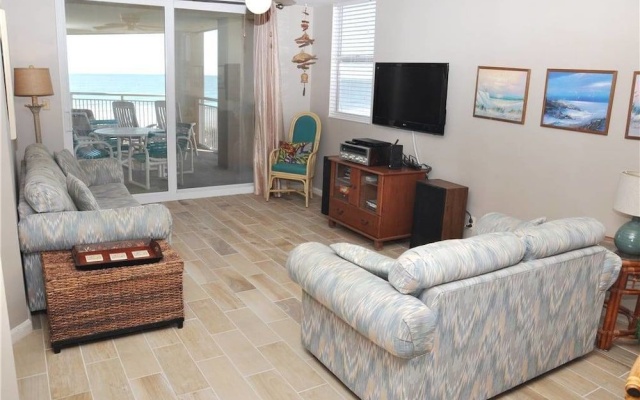 photo 5 of Hyperion Towers 201 - 3 Br condo by RedAwning