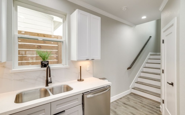 photo 5 of Modern Houston Vacation Rental - 6 Mi to Downtown