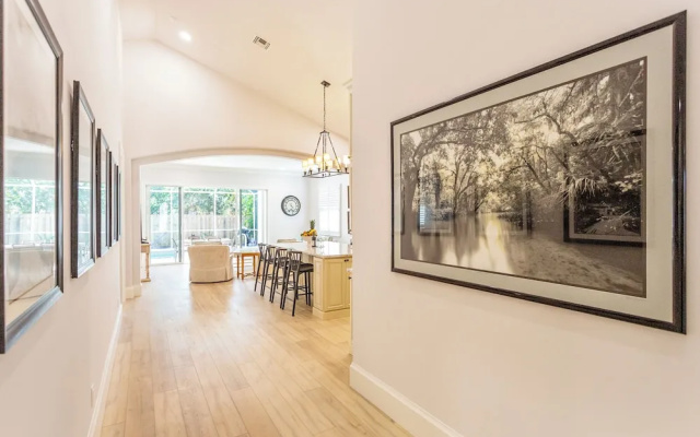 photo 2 of Imola: Newly Remodeled Pool Home Minutes from Vanderbilt Beach. Family-Friendly Retreat with 4 BR, 3.5 Bathrooms, and Private Screened Pool. Perfect Location Near Mercato and Naples Attractions