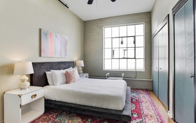 photo 4 of Impressive 2br/2ba Industrial Apt in Nola by Domio