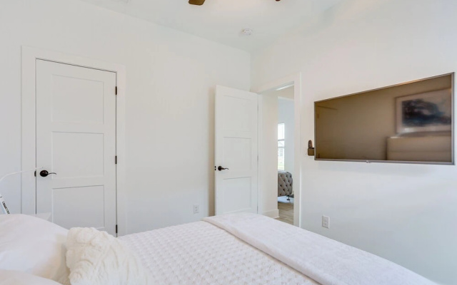 photo 2 of Indiana Vacation Rental Near Downtown Louisville!