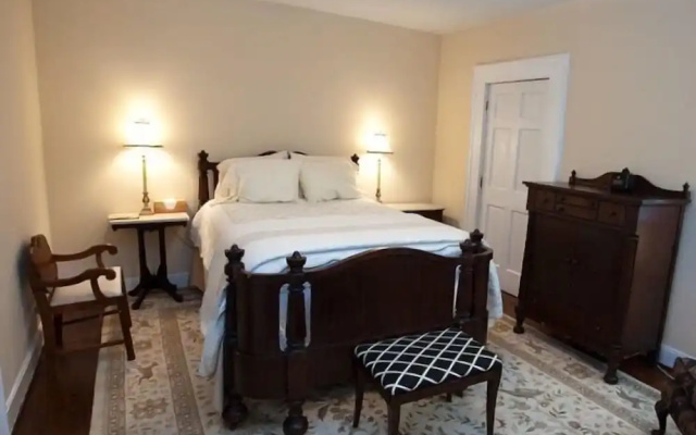 photo 2 of Inn On Poplar Hill