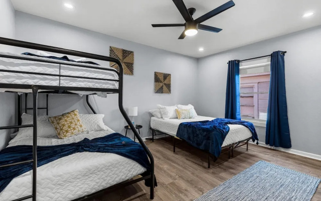 photo 5 of Inviting 4BR 2 5BA Downtown Home With Ample Space