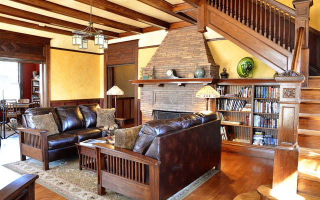 photo 2 of Iron Horse Inn