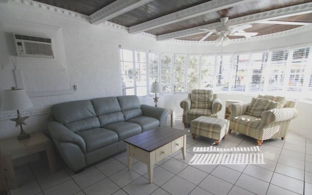 photo 2 of Island Breeze Inn