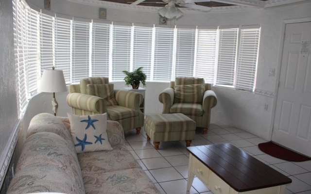 photo 4 of Island Breeze Inn