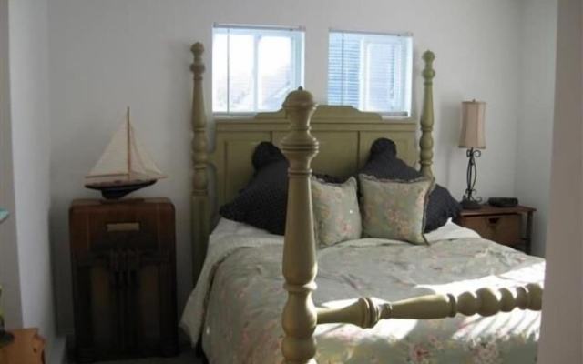 photo 3 of Island View Inn