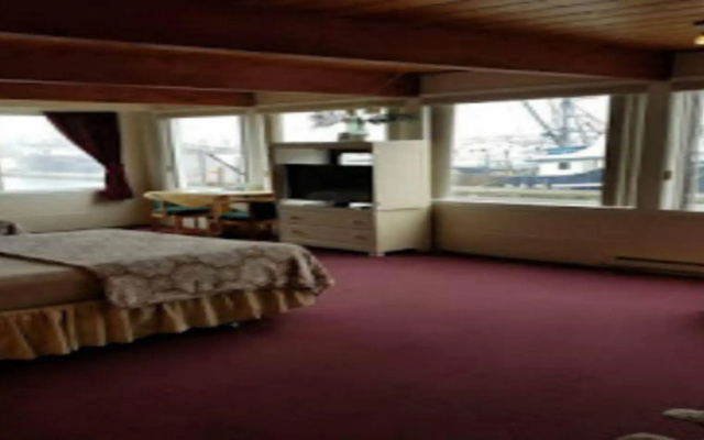 photo 5 of Islander Westport