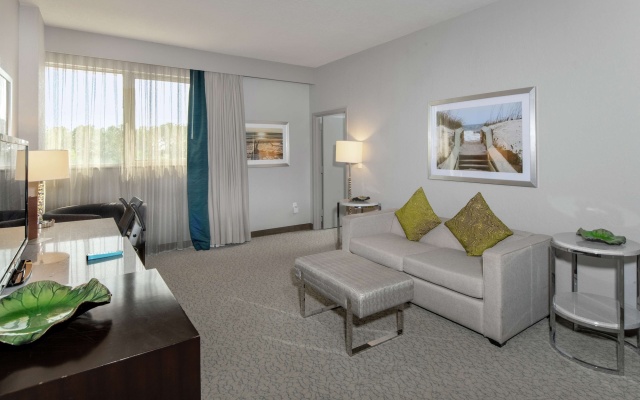 photo 4 of DoubleTree by Hilton Hotel Jacksonville Airport
