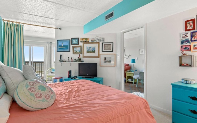 photo 4 of Jacksonville Beachdrifter 403, 2 Bedrooms, BeachFront, Pool, Sleeps 4