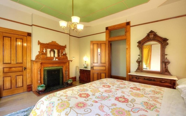 photo 2 of Jacksonville's Historic Nunan House