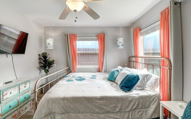 photo 3 of Jewel's Peace Of Paradise 2 Bedroom Home by RedAwning