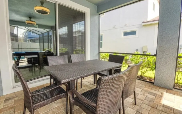 photo 4 of Jodie's Luxury Solara Home 6 Bedroom Home by Redawning
