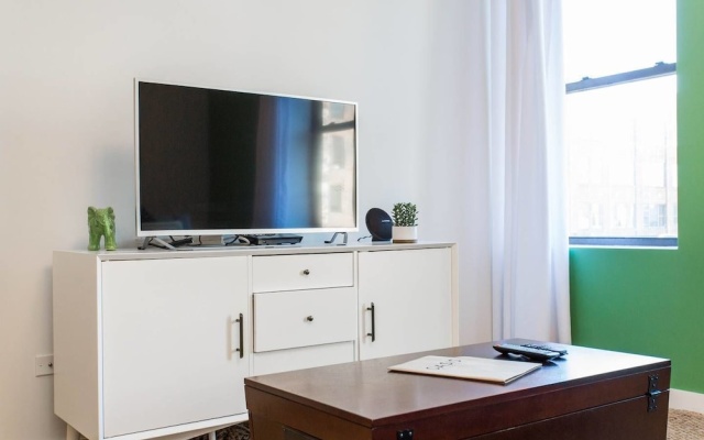 photo 4 of Juniper Mist - Modern 1 Bdr in Downtown