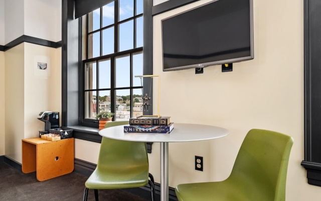 photo 2 of Kasa Comfy Studio Explore East Liberty The Maverick