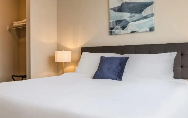 photo 2 of Kasa Family Friendly Westown 2BD Amenity Access Milwaukee