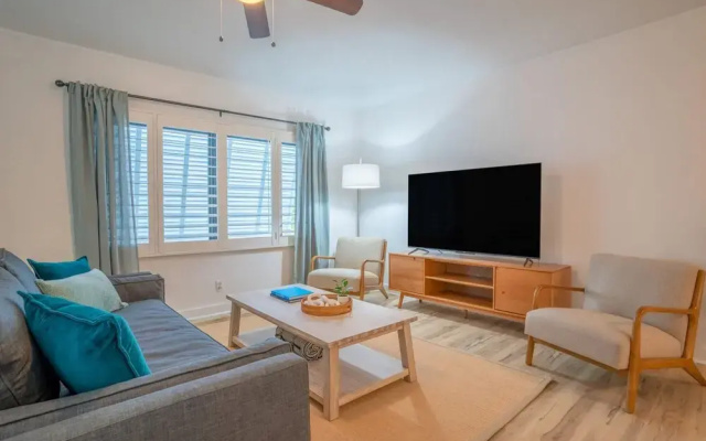 photo 2 of Kasa Laguna 5BD 2BA With Pool Putting Green, Fort Lauderdale