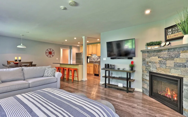 photo 2 of Kcis 332 - ☆ Hot ☆ Suite! New, Fireplace, Pool, 2rm, 2ba