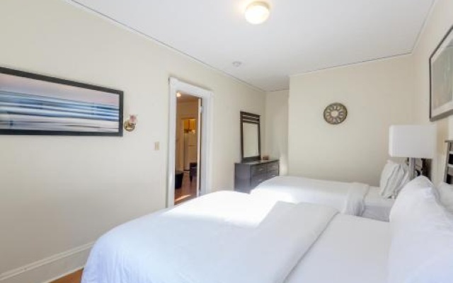 photo 2 of Kenmore Apartments by Starlight Suites