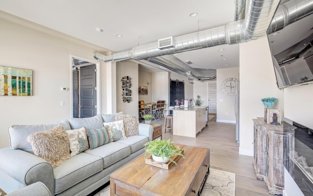 photo 4 of Rino Art Lofts - Modern Rustic Oasis - Sleeps 6