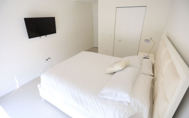 photo 4 of King Bed Full Service Apt