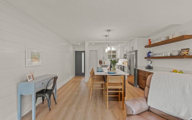 photo 4 of Kingston Arms Modern 1BR On Lido Key