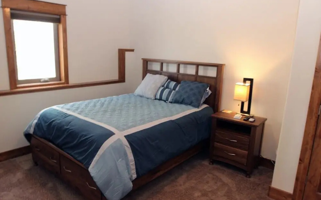 photo 3 of Kiowa Home - Gorgeous Townhome With Amazing Mountain Views 3 Bedroom Townhouse