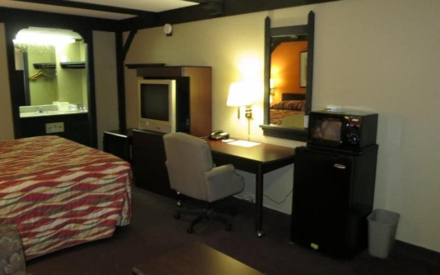 photo 3 of Kings Inn - Albany