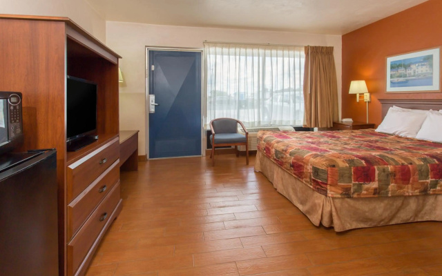 photo 5 of Knights Inn Arcadia
