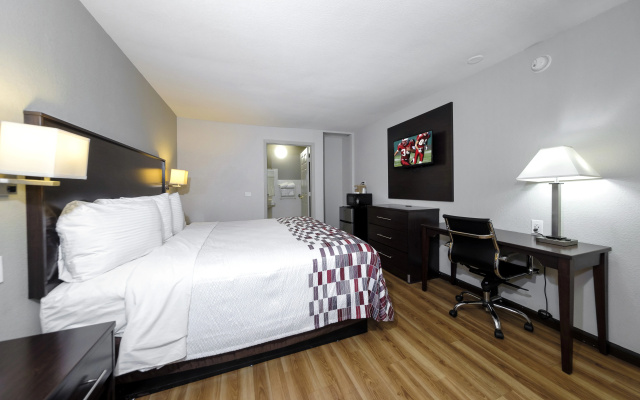 photo 4 of Red Roof Inn Arlington - Entertainment District