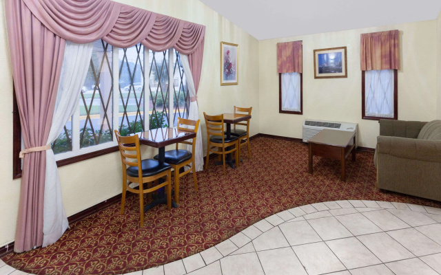 photo 2 of Knights Inn Tucker