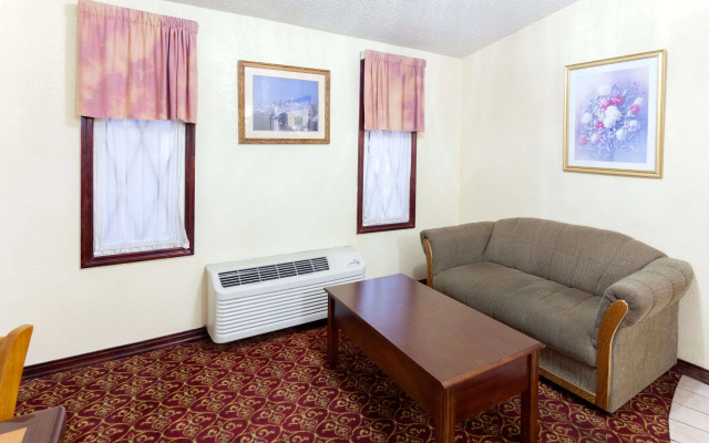 photo 3 of Knights Inn Tucker