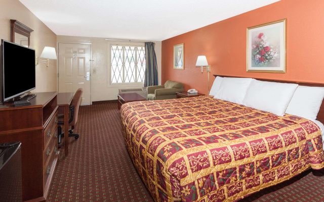 photo 5 of Knights Inn Tucker