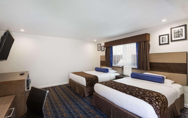 photo 3 of Howard Johnson by Wyndham Berkeley