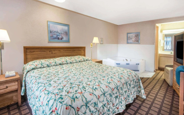 photo 5 of Knights Inn Canton