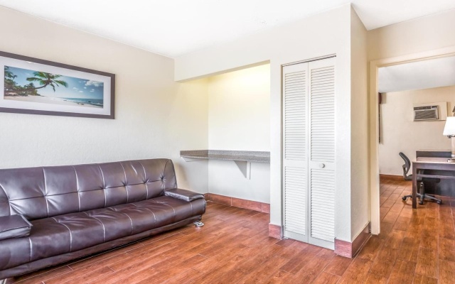 photo 3 of Econo Lodge Inn & Suites Florida City